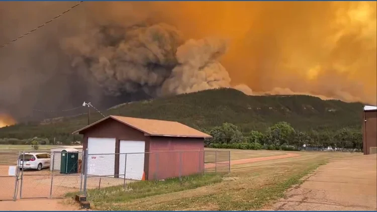 Wildfire destroys dozens of homes in southern Colorado