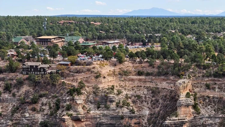 Teen dies of heat-related illness while hiking in Grand...