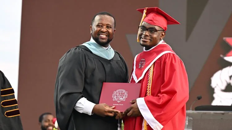 Georgia high school grad accepted to 264 colleges, earns...