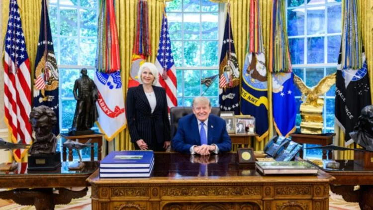 Tina Peters visits Trump in the White House