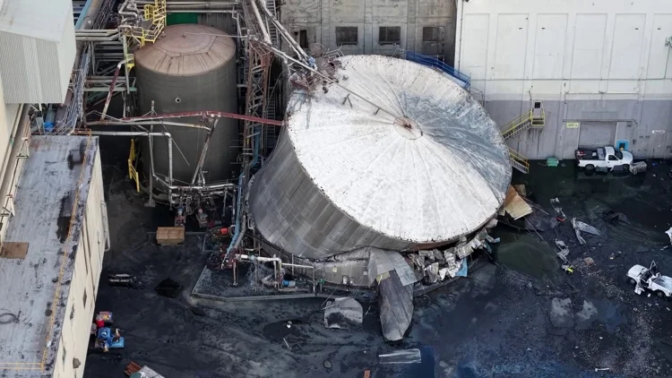9 missing after Washington paper mill tank implosion and...