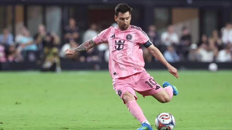 What is a free kick? Understanding soccer's most common...