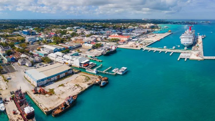 5 US cruise passengers arrested after an apparent brawl...
